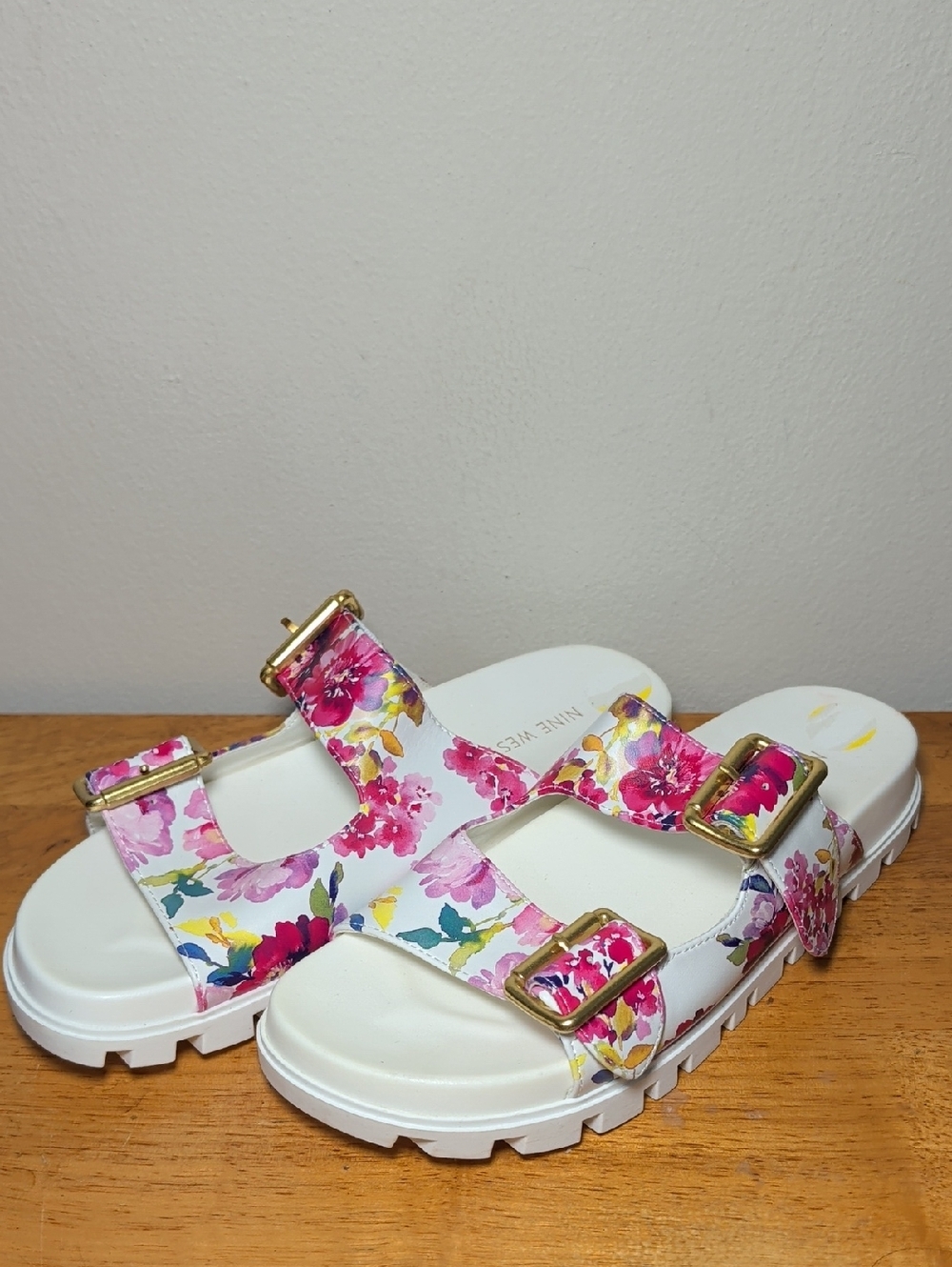 Nine West Wntryen3 Floral Slide Sandals White Slip-On Gold Buckles Womens Size 9